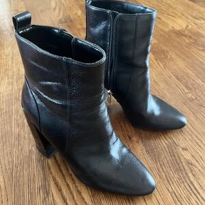 Vince Camuto Enverna Bootie, size 7